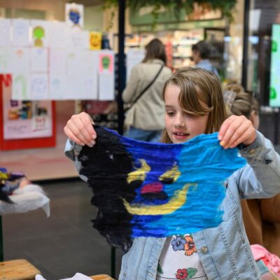 dochter Hayte met textiel fair circulair