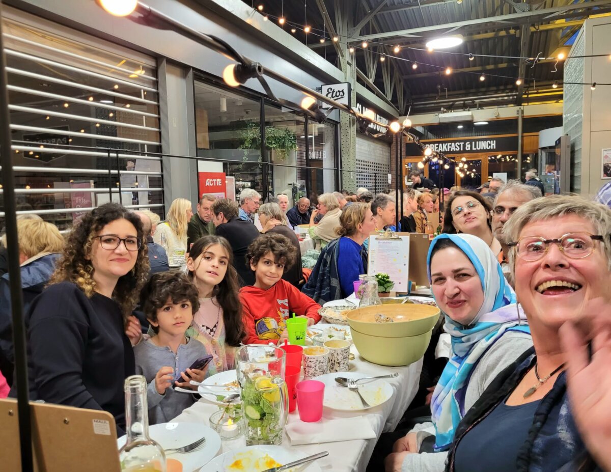 buurtdiner in winkelcentrum Brazilie