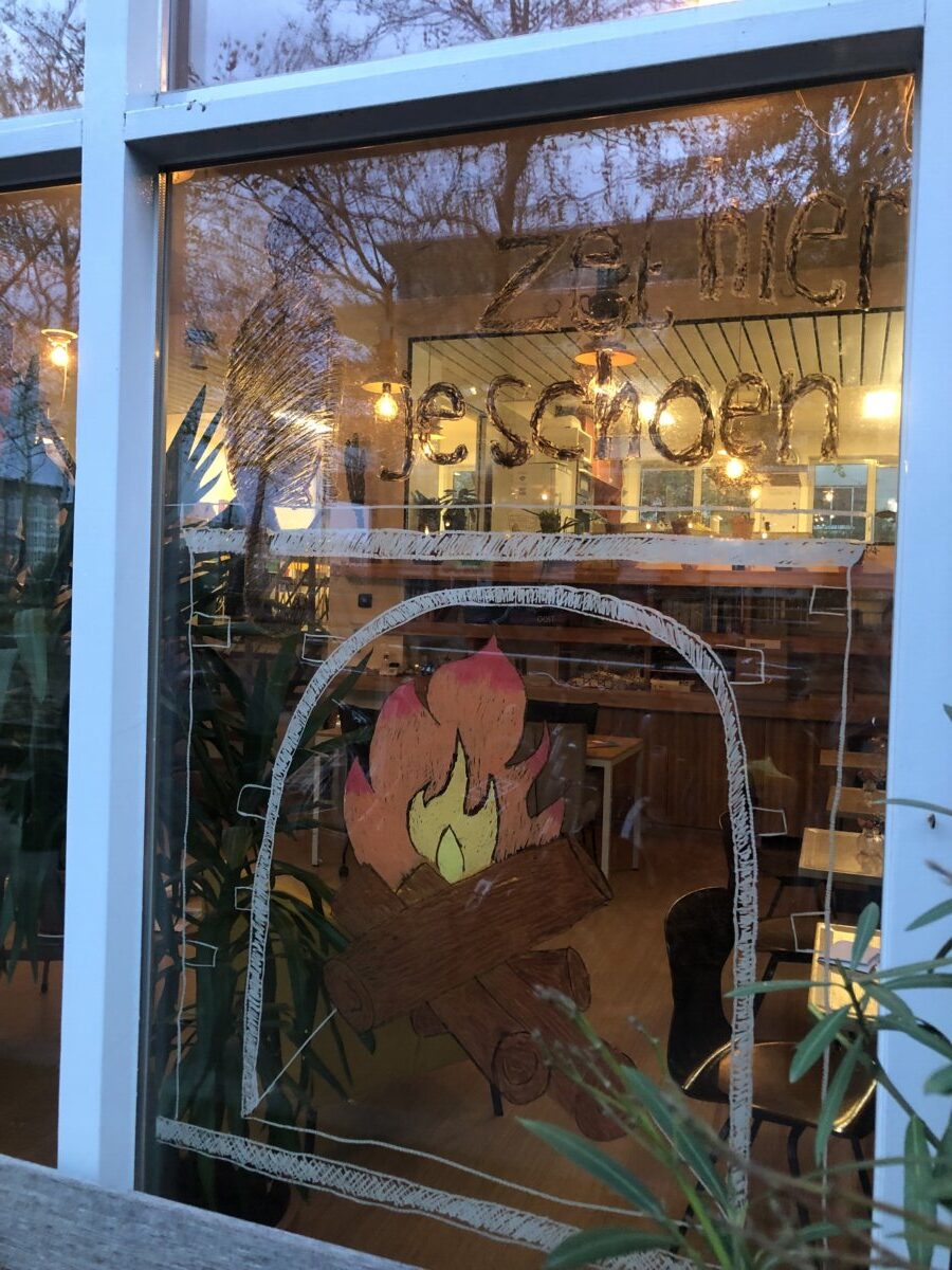 zet je schoen bij de Eester