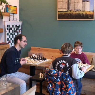 schaken in de huiskamer